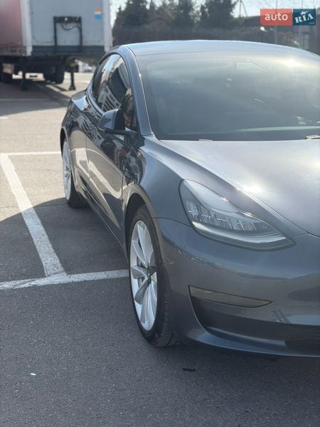 Седан Tesla Model 3 2020 в Львове