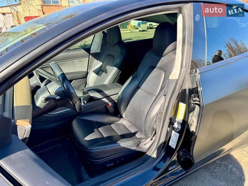 Седан Tesla Model 3 2019 в Киеве