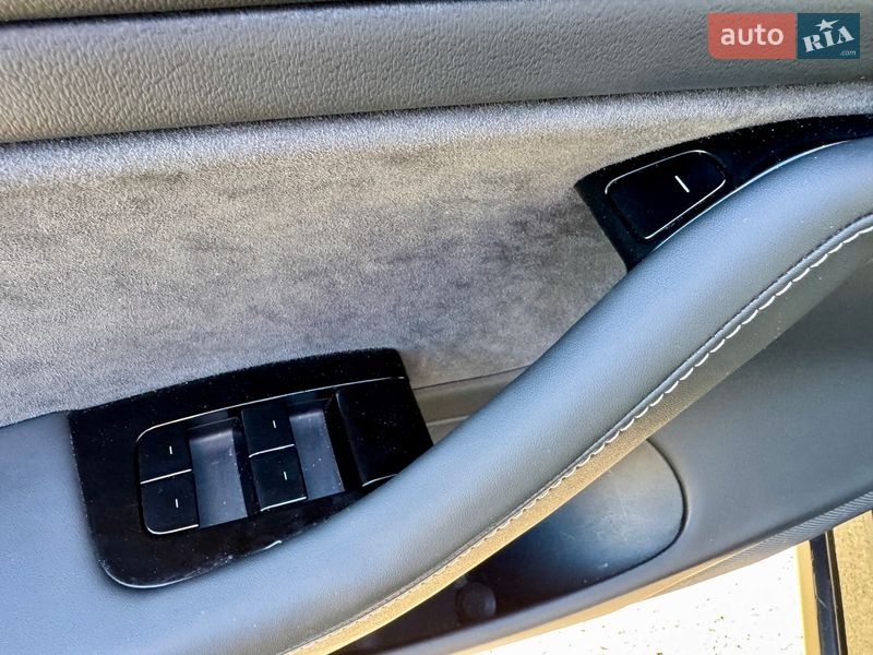 Седан Tesla Model 3 2019 в Киеве