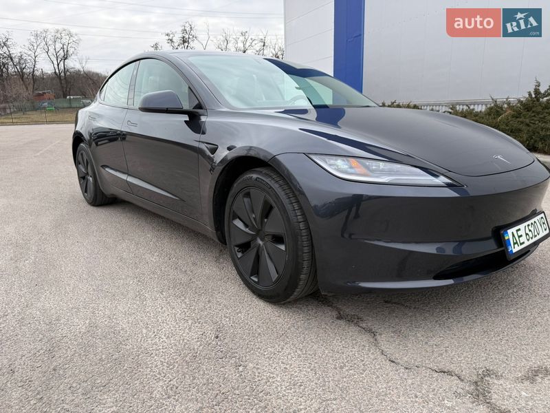 Седан Tesla Model 3 2024 в Дніпрі