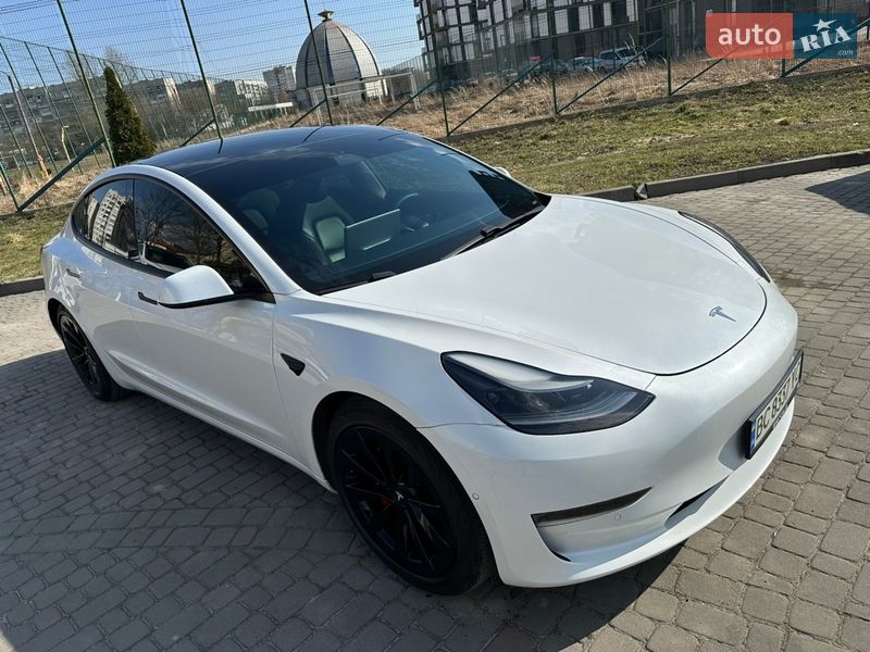 Седан Tesla Model 3 2021 в Львове