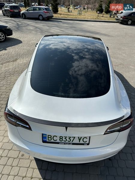 Седан Tesla Model 3 2021 в Львове