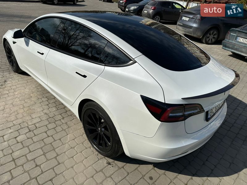 Седан Tesla Model 3 2021 в Львове