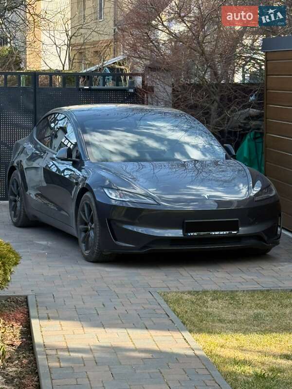 Седан Tesla Model 3 2024 в Львове