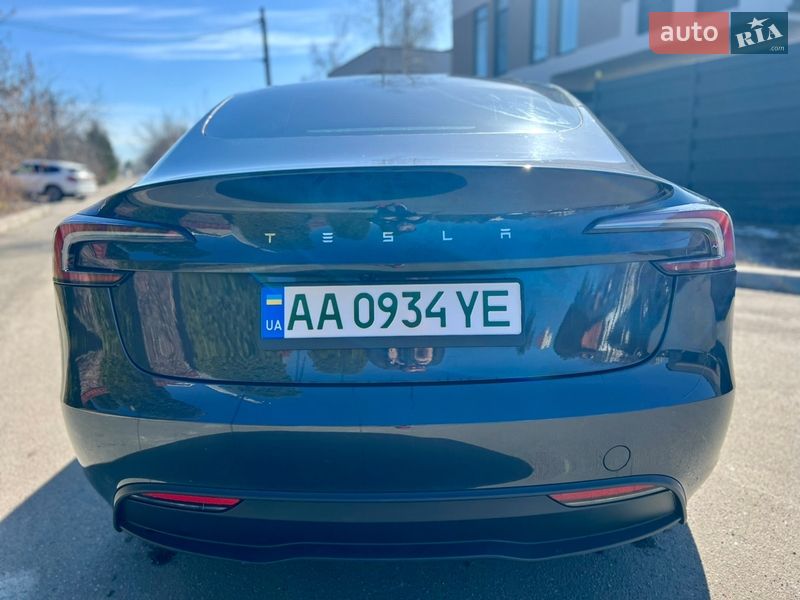 Седан Tesla Model 3 2024 в Києві