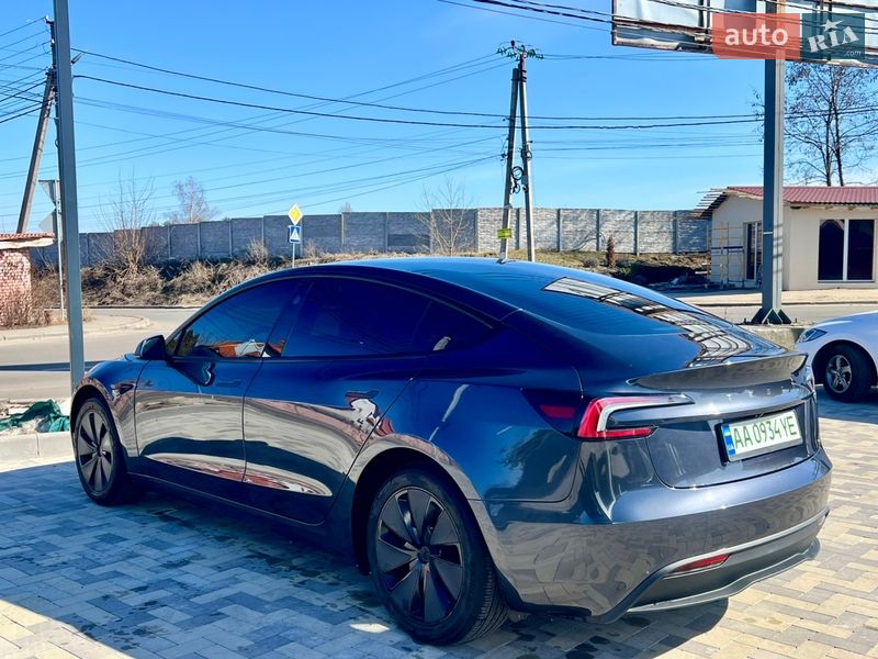Седан Tesla Model 3 2024 в Києві