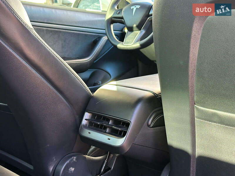 Седан Tesla Model 3 2021 в Одесі
