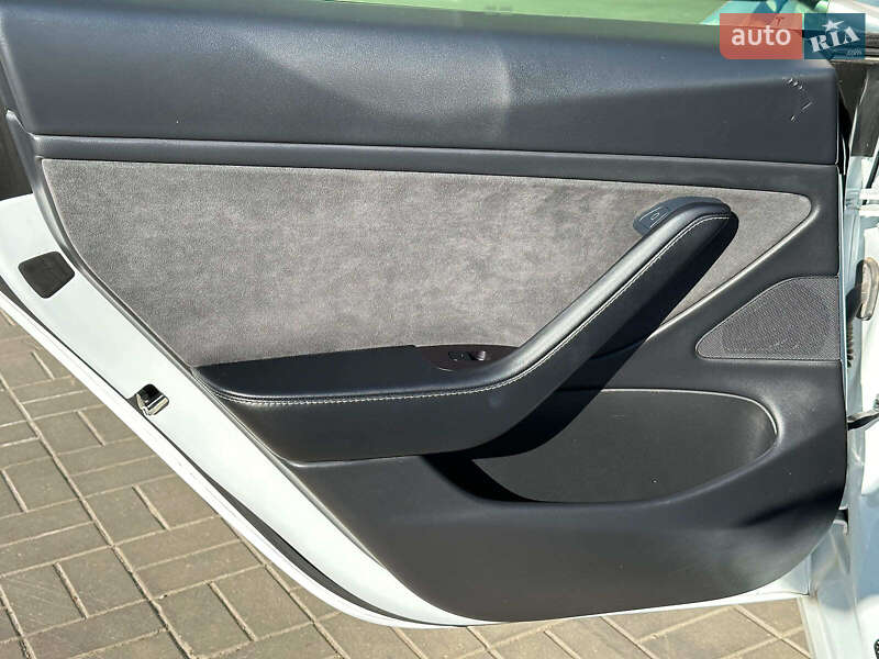 Седан Tesla Model 3 2021 в Одесі