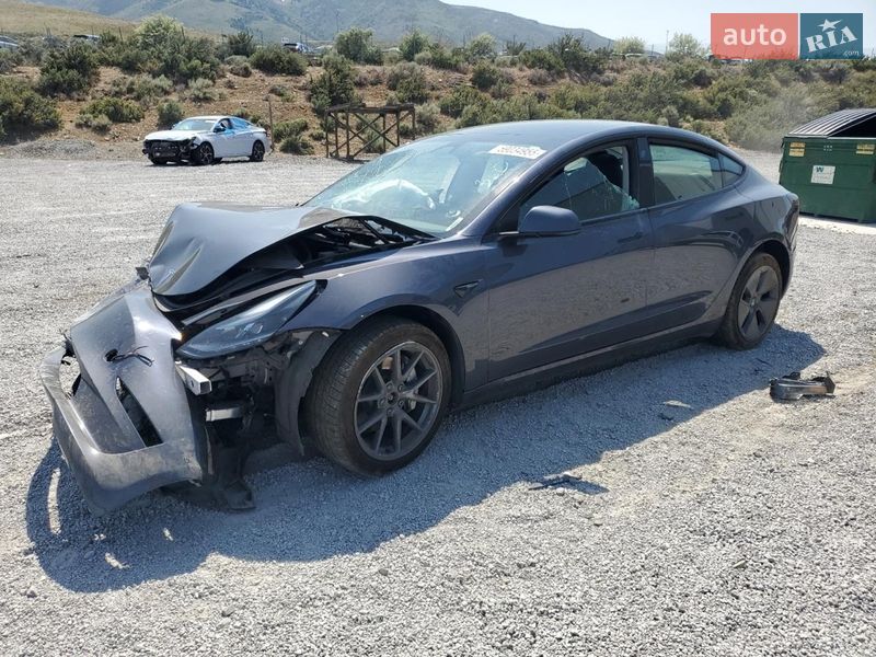 Седан Tesla Model 3 2023 в Кременчуці