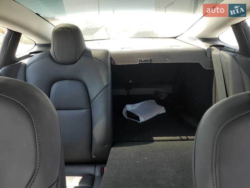 Седан Tesla Model 3 2023 в Кременчуці