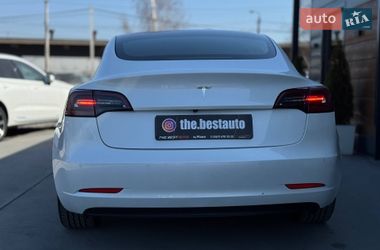 Седан Tesla Model 3 2021 в Ровно