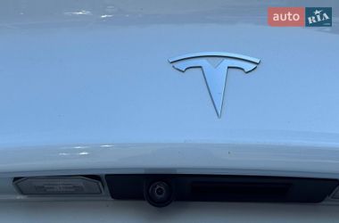 Седан Tesla Model 3 2021 в Ровно