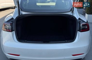 Седан Tesla Model 3 2021 в Ровно