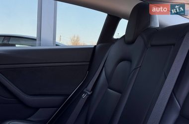 Седан Tesla Model 3 2021 в Ровно