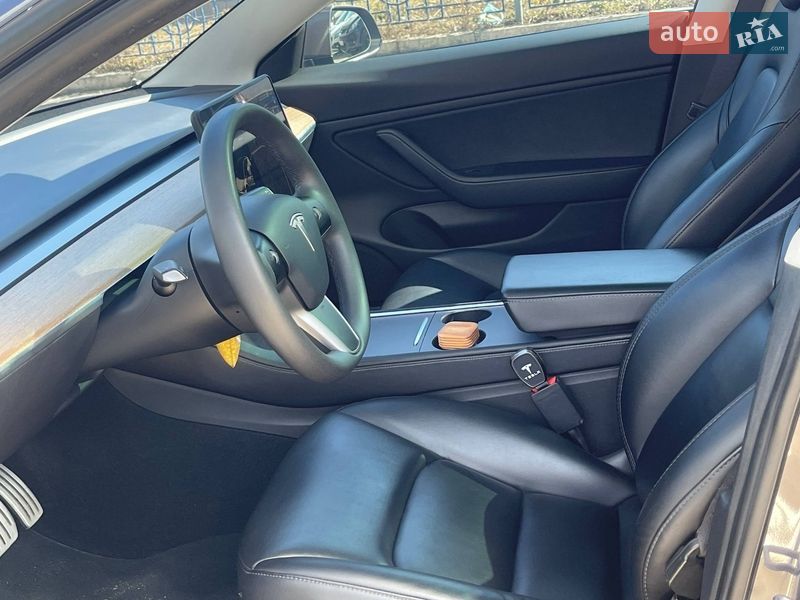 Седан Tesla Model 3 2020 в Києві