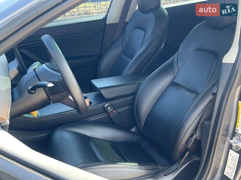 Седан Tesla Model 3 2020 в Києві