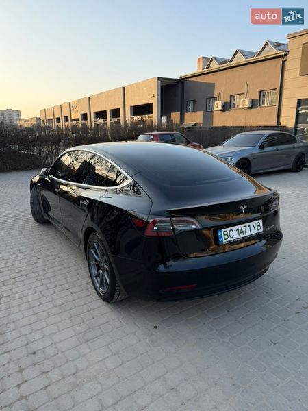 Седан Tesla Model 3 2019 в Львові