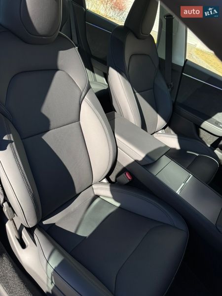 Седан Tesla Model 3 2025 в Киеве