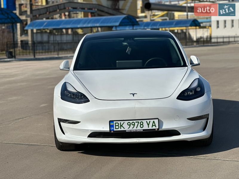 Седан Tesla Model 3 2019 в Ровно
