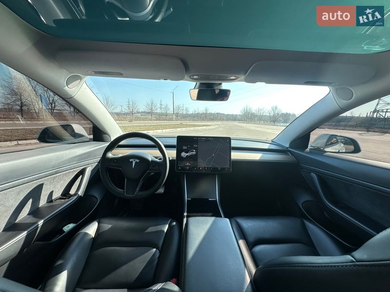 Седан Tesla Model 3 2019 в Ровно