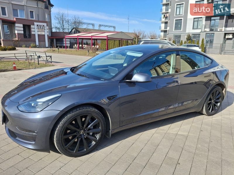 Седан Tesla Model 3 2022 в Ивано-Франковске