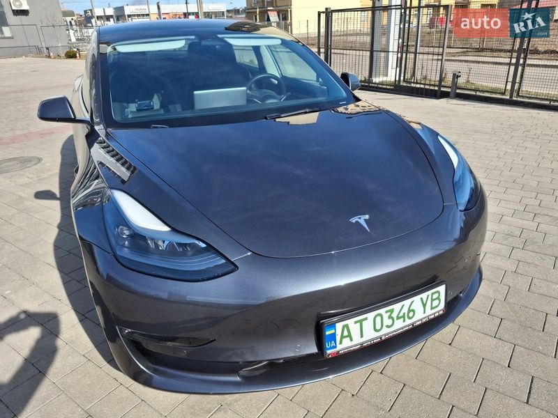 Седан Tesla Model 3 2022 в Ивано-Франковске