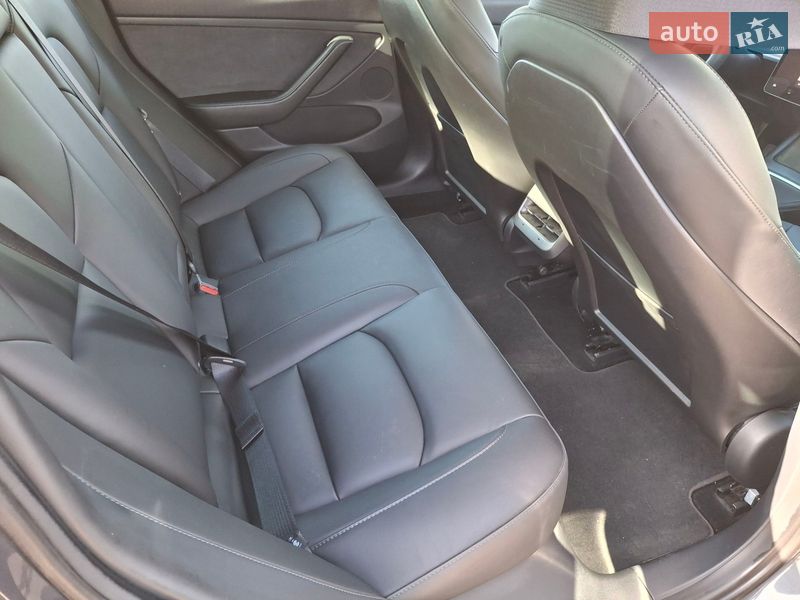 Седан Tesla Model 3 2022 в Ивано-Франковске