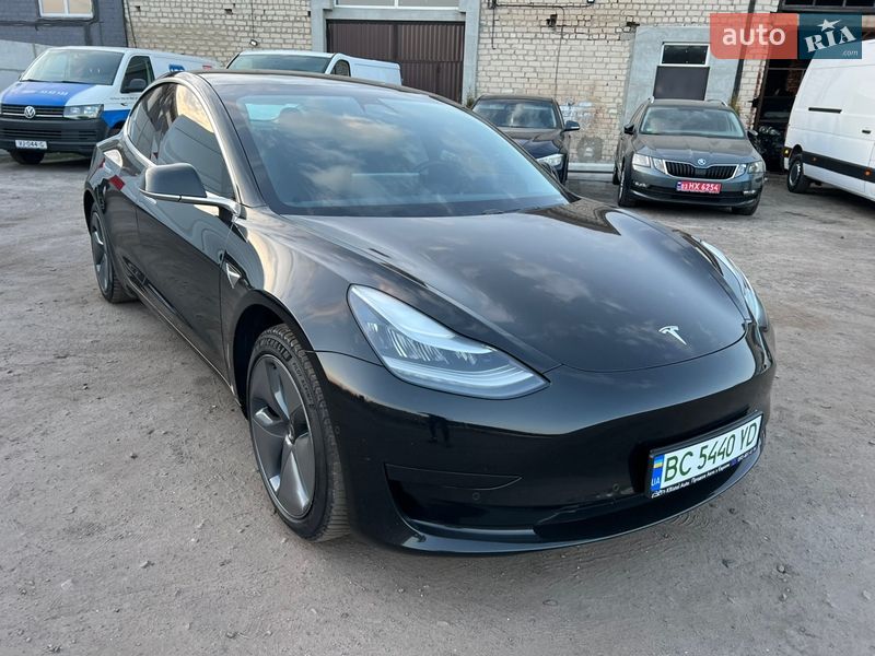 Седан Tesla Model 3 2020 в Радивиліві