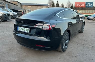 Седан Tesla Model 3 2020 в Радивиліві