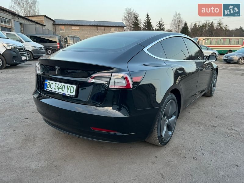 Седан Tesla Model 3 2020 в Радивиліві
