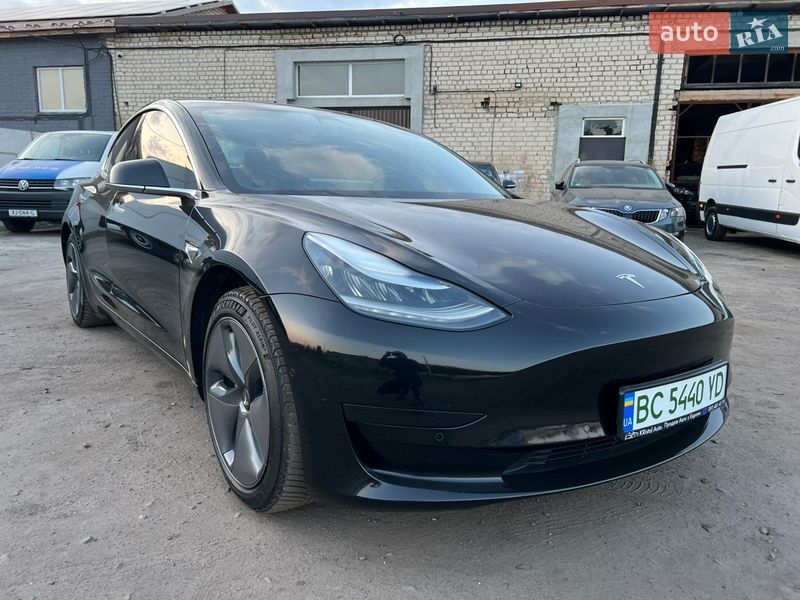 Седан Tesla Model 3 2020 в Радивиліві