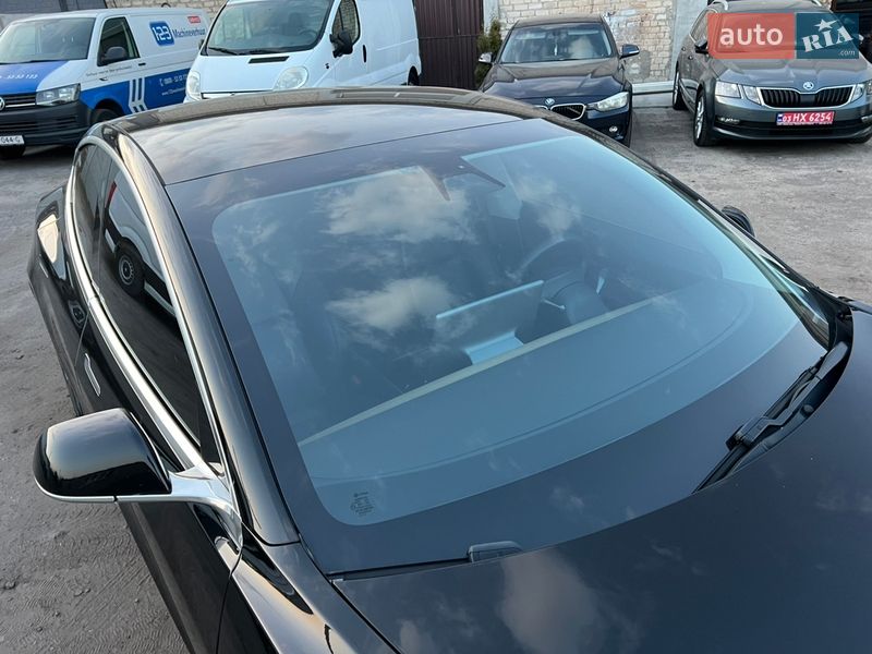Седан Tesla Model 3 2020 в Радивиліві