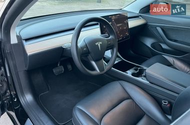 Седан Tesla Model 3 2020 в Радивиліві