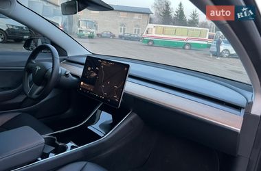 Седан Tesla Model 3 2020 в Радивиліві
