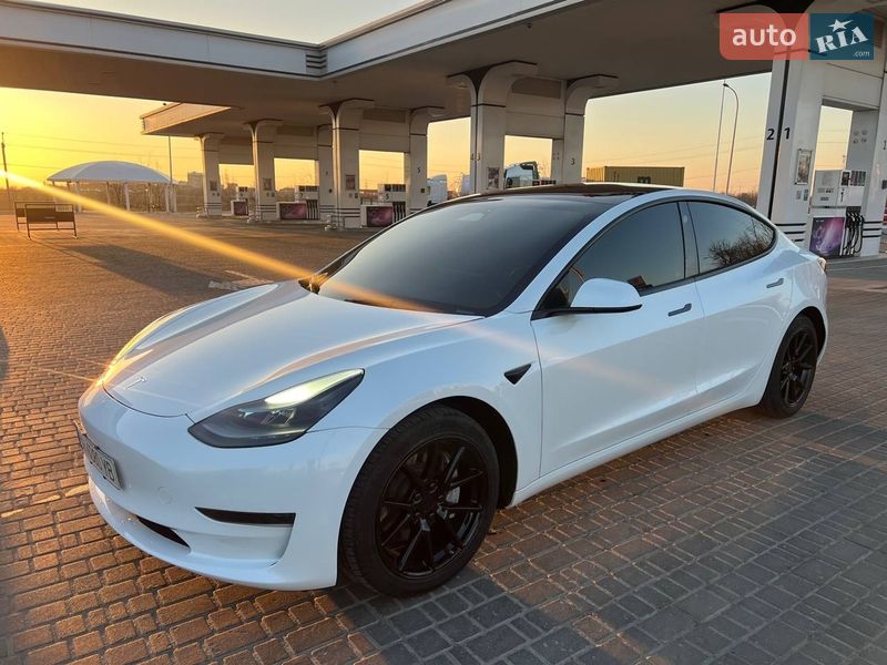 Седан Tesla Model 3 2022 в Одессе