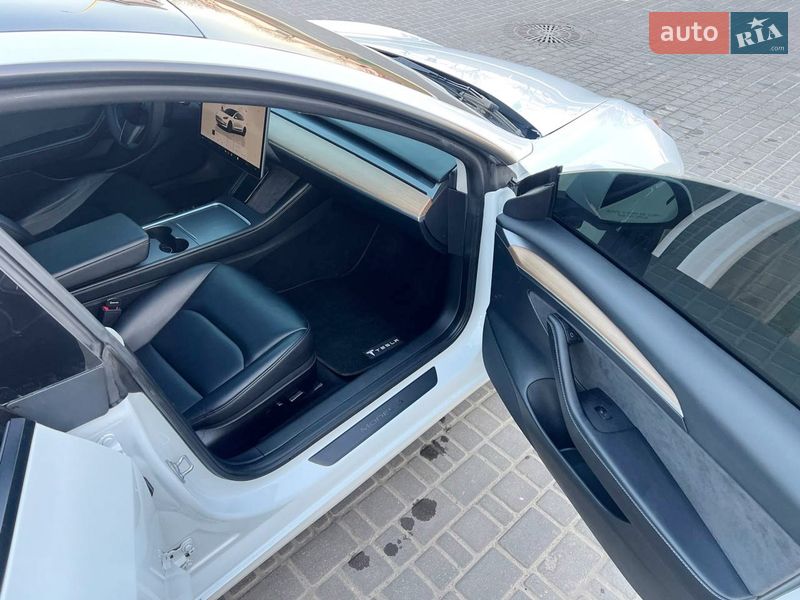 Седан Tesla Model 3 2022 в Одессе