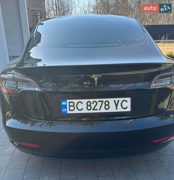 Седан Tesla Model 3 2022 в Львові