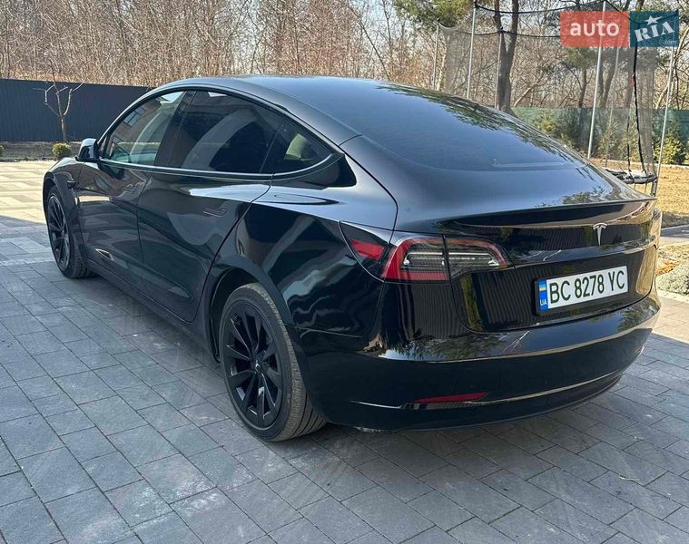 Седан Tesla Model 3 2022 в Львові