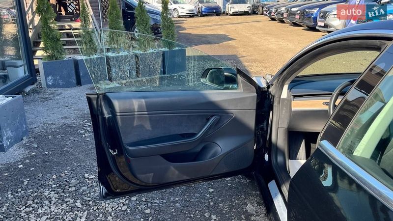 Седан Tesla Model 3 2018 в Луцке