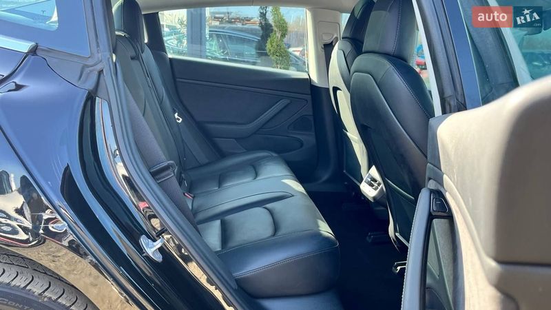 Седан Tesla Model 3 2018 в Луцке