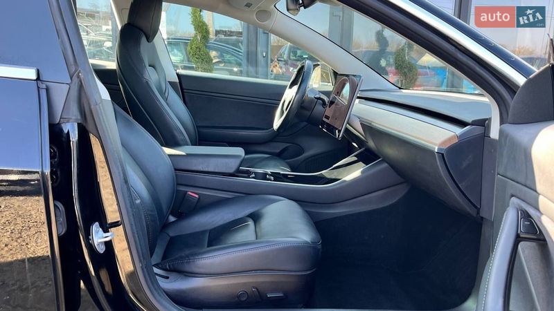 Седан Tesla Model 3 2018 в Луцке
