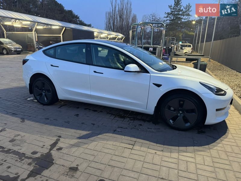 Седан Tesla Model 3 2023 в Днепре