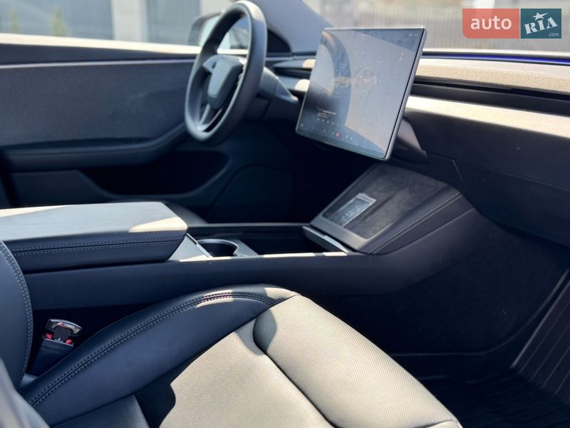 Седан Tesla Model 3 2024 в Стрые