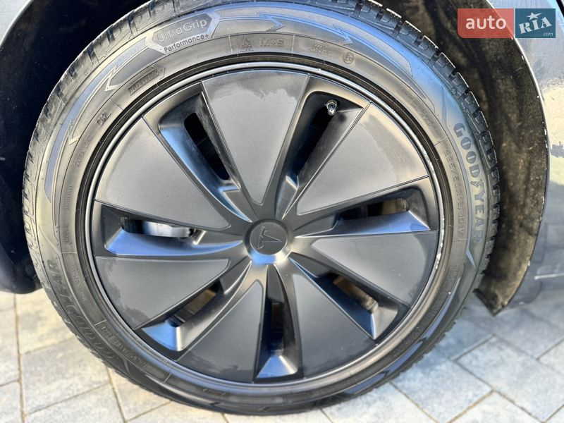 Седан Tesla Model 3 2024 в Стрые