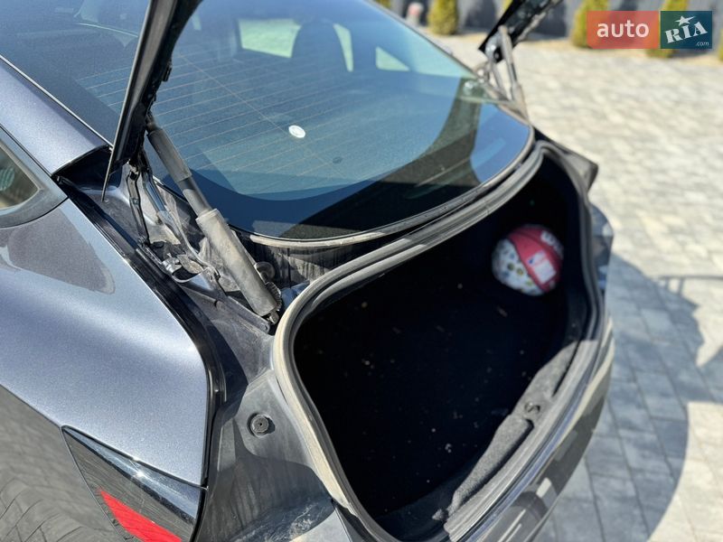 Седан Tesla Model 3 2024 в Стрые