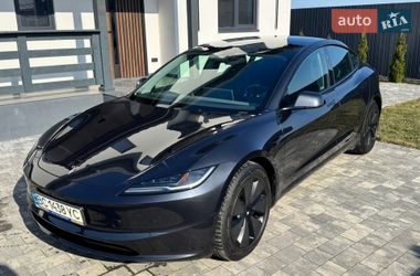 Седан Tesla Model 3 2024 в Стрию