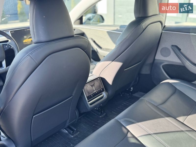 Седан Tesla Model 3 2024 в Стрые
