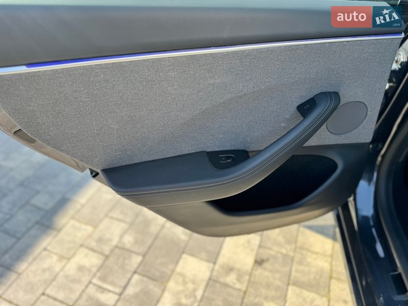 Седан Tesla Model 3 2024 в Стрые