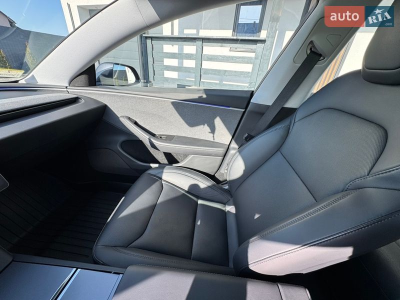Седан Tesla Model 3 2024 в Стрые