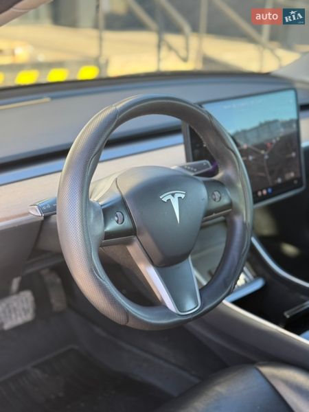 Седан Tesla Model 3 2019 в Ворзеле